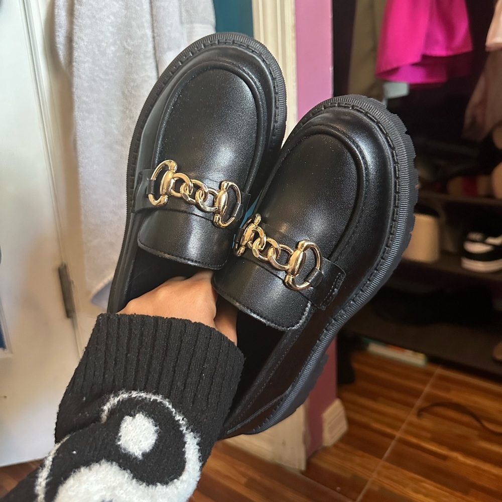 Off Brand Black With Gold Chain Loafers